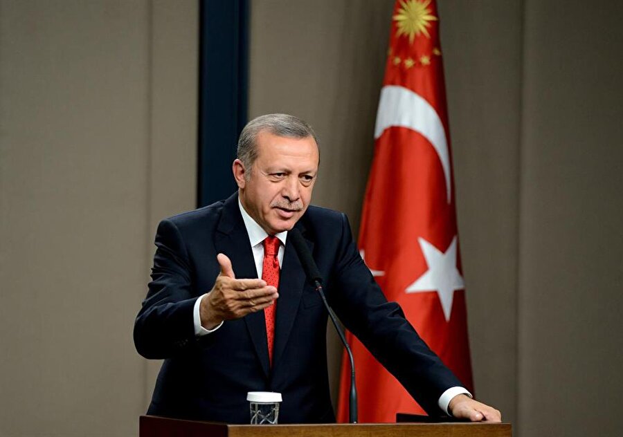 Cumhurbaşkanı Erdoğan, "Bu tercih ile Amerika'da yeni bir dönem başlıyor." dedi.

                                    
                                    
                                    
                                    
                                    Daha önce Trump Türkiye'deki darbe girişimiyle alakalı ABD'yi başka ülkelerin iç işlerine karıştığı için eleştirmişti ve ''Erdoğan'a güveniyorum'' demişti.
                                
                                
                                
                                
                                