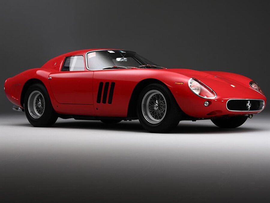 1962 Ferrari 250 LM
Dünyada sadece 32 tane olan bu arabanın piyasa değeri tam 7 milyon dolar.