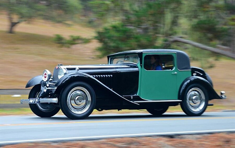 1931 Bugatti Type 41 Royale Kellner
1931 model Bugatti 41 Royale Kellner'dan tam 6 tane buluyor. Değeri 9,8 milyon dolar.