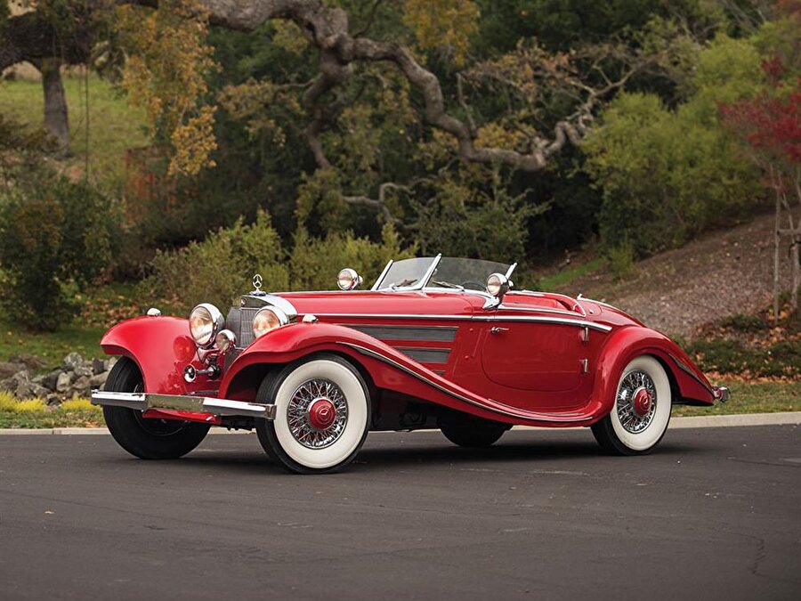 1937 Mercedes-Benz 540K Special Roadster
Değeri 8,2 milyon dolar olan bu otomobil 180 beygir gücünde ve 26 tane üretilmiş.