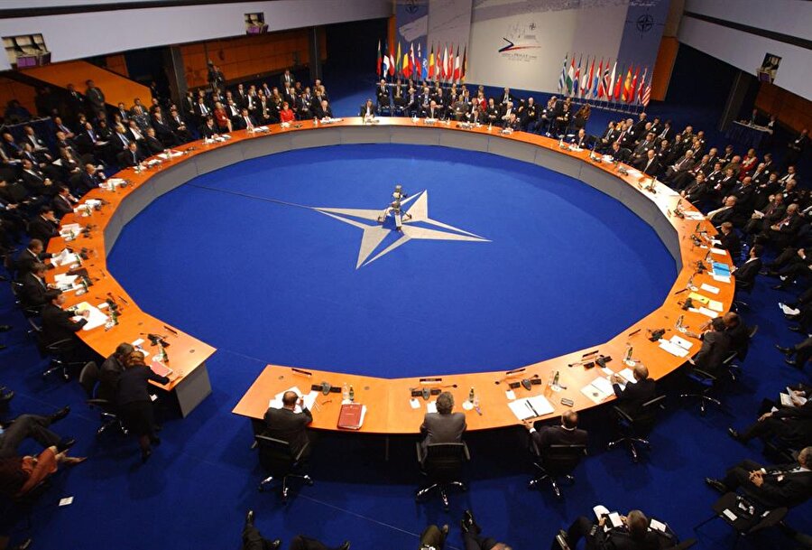 NATO
“Avrupa ve Asya'ya güçlü bir savunma sağlamak için zaman içerisinde uçak, füze, gemi ve teçhizata trilyonlarca dolar harcadık. Savunduğumuz ülkeler bu savunmanın bedelini ödemeli. Eğer ödemiyorlarsa, bırakalım kendi kendilerini savunsunlar.”