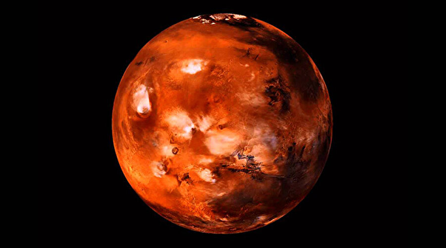 Bulutsuz gezegen

                                    
                                    
                                    Dünya'da bulutlar ısının uzaya savrulmasını engelleyen battaniye işlevi görür; ancak Mars'ta bulut yoktur. Bu yüzden yeryüzündeki çöller gibi burada geceleri hava sıcaklığı ekvatorda -73 dereceye kadar düşer. Kutuplarda ise sıcaklık -125 derecedir. 
                                
                                
                                
