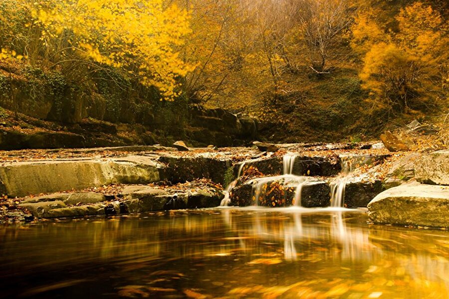 Sıralı üç balkondan oluşan ve her katında farklı güzellikler sergileyen Şelaleler yerli ve yabancı turistlerce ziyaret ediliyor.