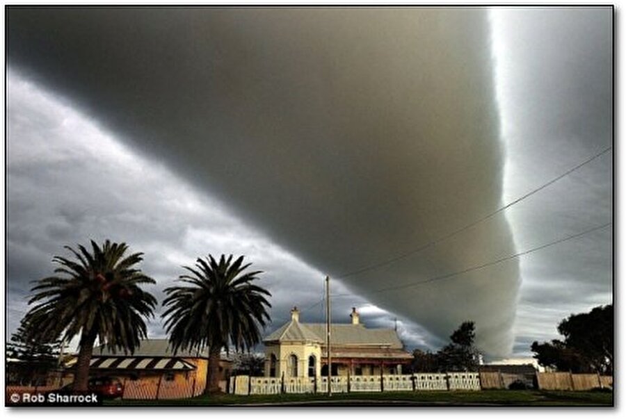 Dehşet veren bu tornado anı Avustralya'dan. 

                                    
                                    
                                    
                                
                                
                                