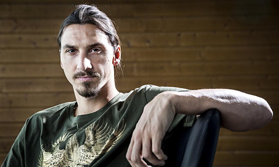 
                                    
                                    
                                    
                                    Muhabir: Sence oyun tarzın İsveç tarzı mı? Yugoslav tarzı mı?

İbrahimovic: Zlatan tarzı

                                
                                
                                
                                