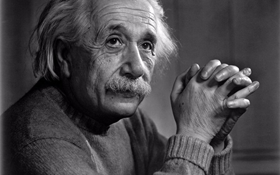 Nobel ödüllü fizikçi Albert Einstein 
"Türk askeri cesurdur. Anavatanlarını sever ve onun için gerekirse çekinmeden canını feda eder."