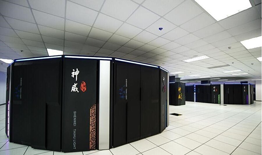 Saniyede 93 milyon işlem yapma kapasitesine sahip 
İşlemcileri Çin'de tasarlanıp üretilen dev süper bilgisayar, Haziran ayında kullanıma girmiş ve o dönemin en hızlı bilgisayarı olan Tianhe-2'yi tahtından indirmişti. Yine Çin'in sahip olduğu Tianhe-2'nin işlemcileri Intel tarafından tedarik edilmişti.

Saniyede 93 milyon işlem yapma kapasitesine sahip olan TaihuLight, böylece her altı ayda bir yayımlanan Top500 listesinde son üç yıldır zirvede bulunan Tianhe-2'yi geride bıraktı. TaihuLight, Tianhe-2'den 3 kat daha hızlı.