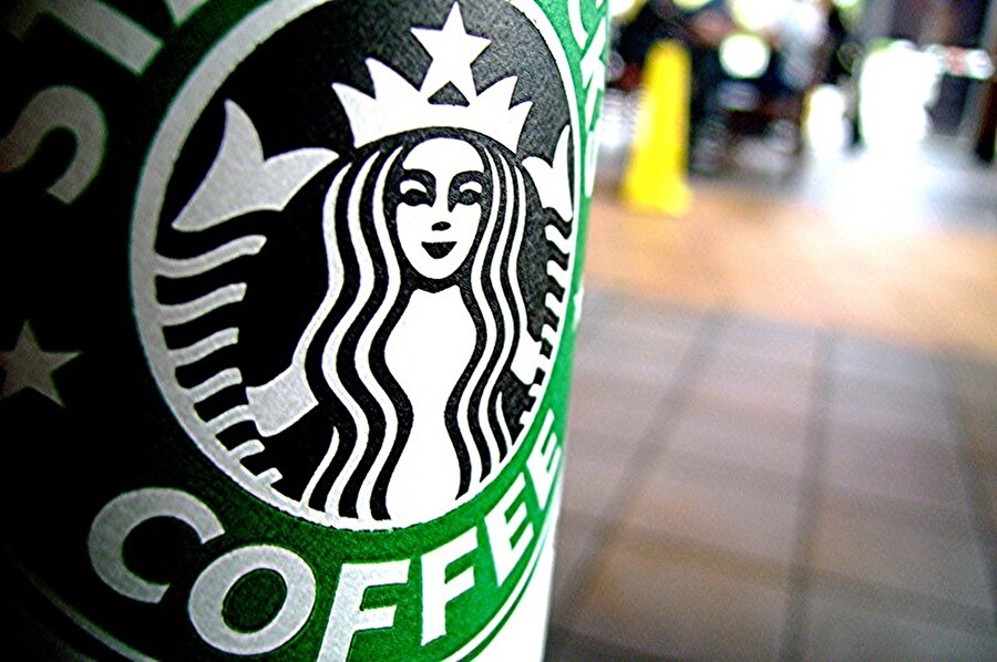 Şirketin CEO'su, Şubat ayında Fortune dergisine verdiği röportajda, kahve zincirinin İtalya'daki ilk şubesini yerli kahveci Percassi işbirliği ile Milan kentinde açacaklarını duyurmuştu. Peki, Starbucksİtalya'da tutunabilir mi?