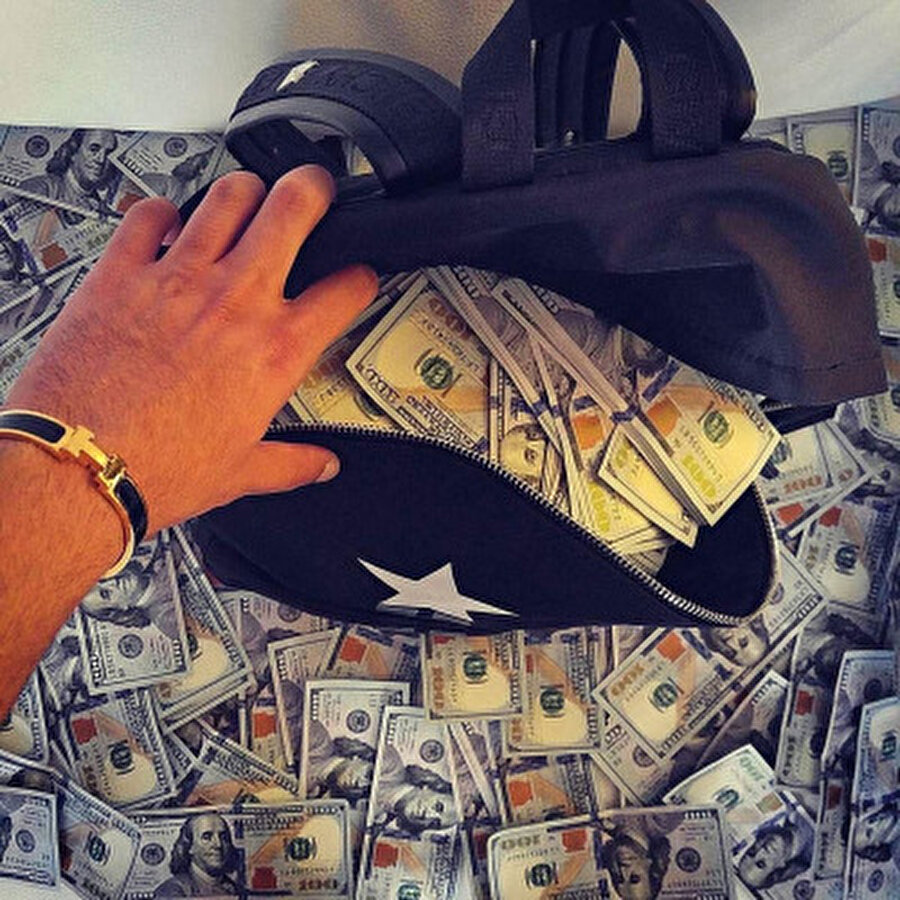 Zira o dünyada, kimse görmediği zaman zenginliğin bir anlamı yok…