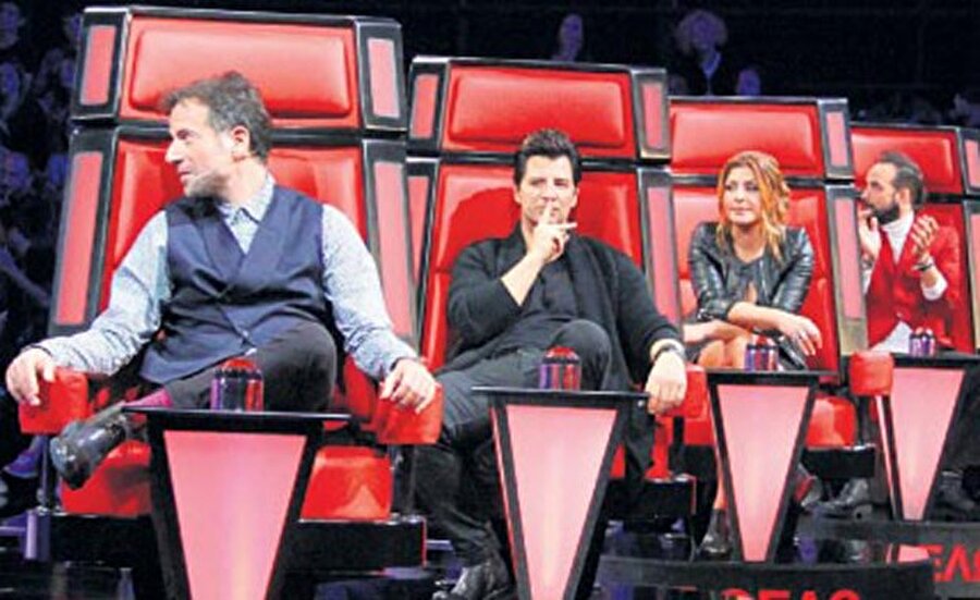 Acun Ilıcalı'nın yeni projesi 'O Ses Yunanistan', Skai TV'de ilk bölümüyle komşuda görücüye çıktı.

1.5 yıldır üzerinde çalıştığı projeyi seyirciyle buluşturan yapımcı, Atina'da düzenlenen kokteylde jüri üyeleri Elena Paparizu, Sakis Ruvas, Kostis Maraveyas ve Panos Mouzourakis ile bir araya geldi.

