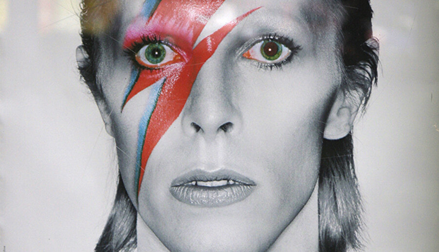 David Bowie

                                    9 Ocak 2016'da Sunderland'e attığı golden 1 gün sonra yaşamını yitirdi.
                                