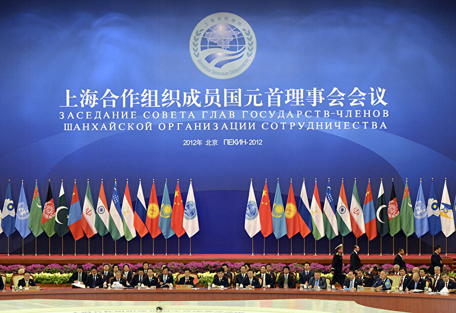 Şanghay İşbirliği Örgütü: Ekonomik bir ortaklık

                                    
                                    
                                    
                                    
                                    
                                    1996 yılında Sovyetler Birliği'nin yıkılmasıyla bölgesel güvenliği sağlamak için kurulan  Şanghay İşbirliği Örgütü (SCO) aradan geçen zamanla enerjinin de başını çektiği ekonomik bir ortaklığa dönüştü. Çin, Şanghay İşbirliği Örgütünün söz sahibi olan ülkesi.
                                
                                
                                
                                
                                
                                