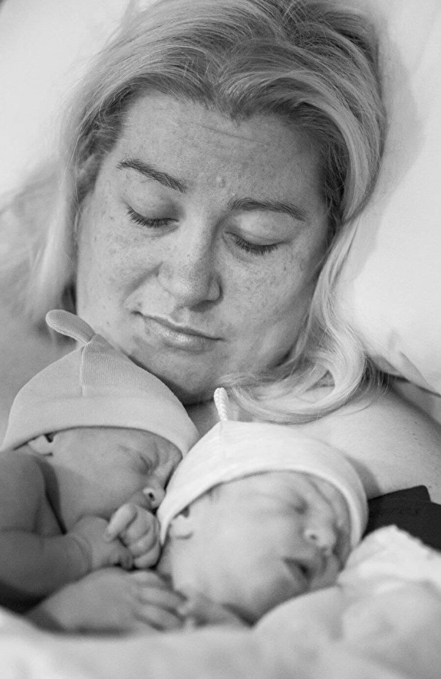 Bebekler aynı anda dünyaya geldi
Charlotte ve Olivia isimleri verilen bebekler birlikte dünyaya geldi.