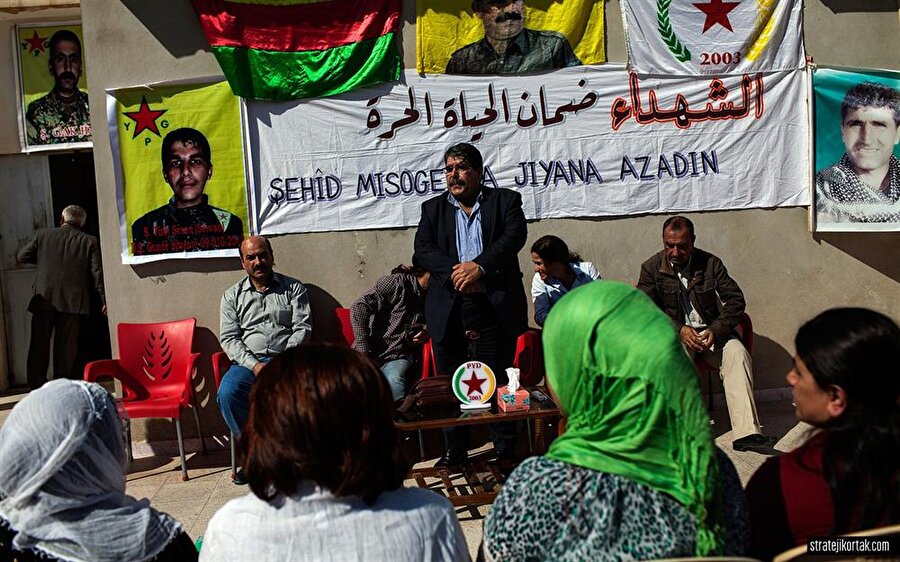 PYD/PKK ilçede kalıp ne yapmak istiyor?

                                    Fırat'ın batısı ile doğusundaki işgal bölgelerini Münbiç üzerinden birbirine bağlamak istiyor.
                                