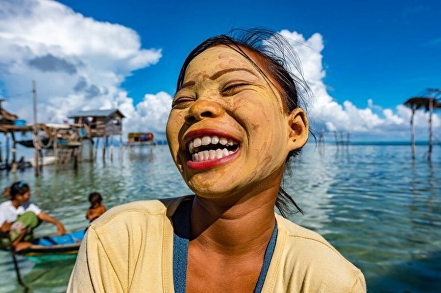 Din yok, devlet yok, eğitim yok, hatta yaşları bile yok. Hayatlarıyla ilgili kısıtlayıcı bir zaman sayacına ihtiyaç duymuyorlar.
