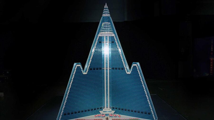 Son parça ile şov

                                    
                                    Avustralya'nın tek sertifikalı Lego uzmanı Ryan McNaught, başyapıtını tamamlamak için gerekli parçayı bulmak üzere yeni şovunun Brisbane'deki Wonders of the World'te planlandığını söylüyor.
                                
                                