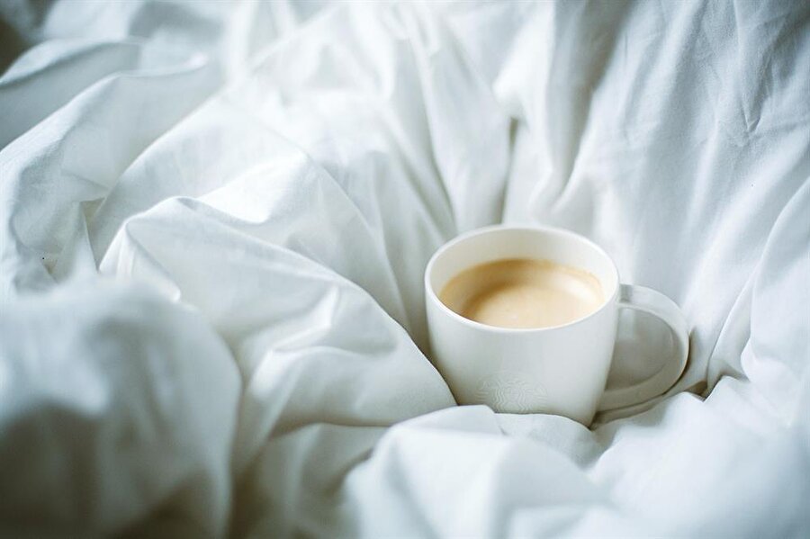 Kafeinden uzak durun
Kaliteli bir uyku için saat 16:00'dan sonra kahve ve çay içmeyin.