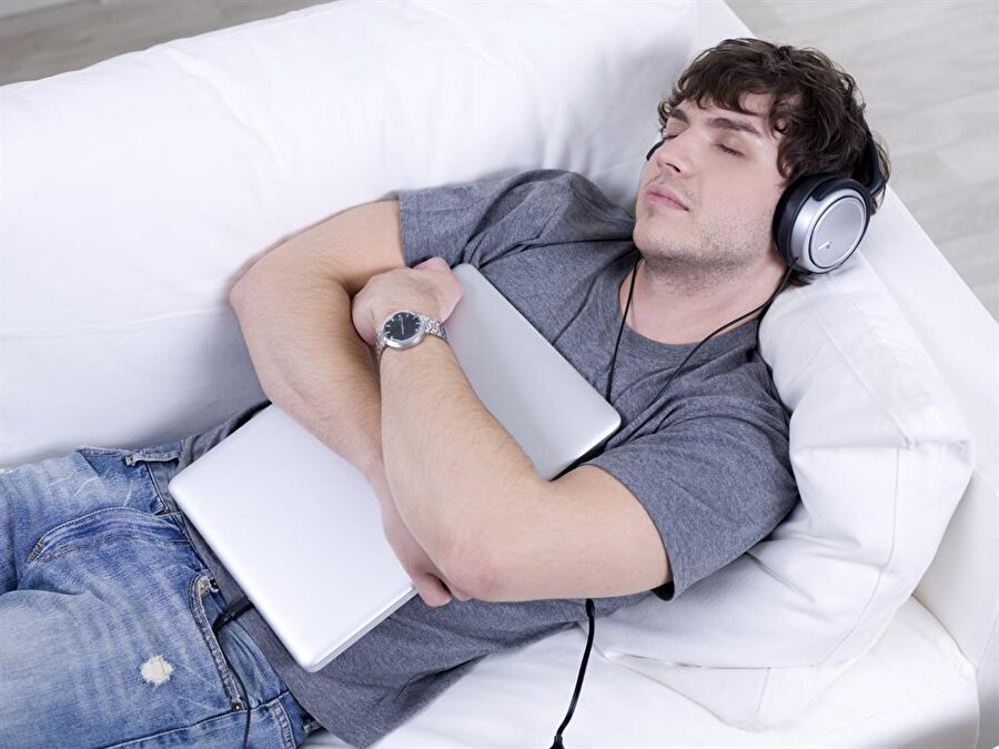 Sessizlik!
Gürültülü bir ortamda uyumak da uykunun kalitesini olumsuz etkiliyor.