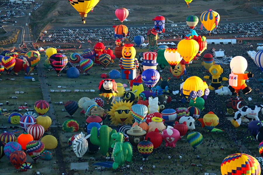 Albuquerque Uluslararası Balon Şenliği, ABD

                                    
                                    
                                    
                                    
                                    
                                    Binlerce balonun Amerikan Milli Marşı eşliğinde havalandığı şenlikte, binlerce balon görebilirsiniz. Birbirinden farklı balonlarla süslü gökyüzü festivalinde, dünyanın en ilginç şölenine şahit olabilirsiniz.
                                
                                
                                
                                
                                
                                