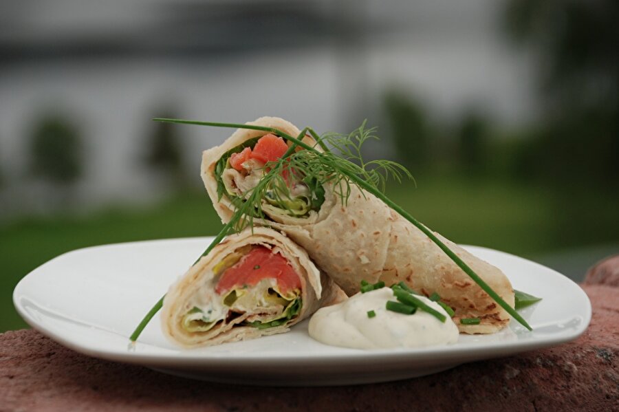 Norveç / Rakfisk

                                    Krema ve alabalıkla yapılan bir çeşit dürümdür
                                