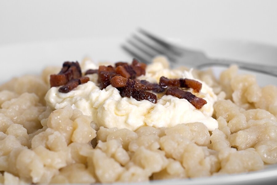 Slovakya / Bryndzove Halusky

                                    Koyun peyniri ve pastırmayla sunulan patates köftesi.
                                