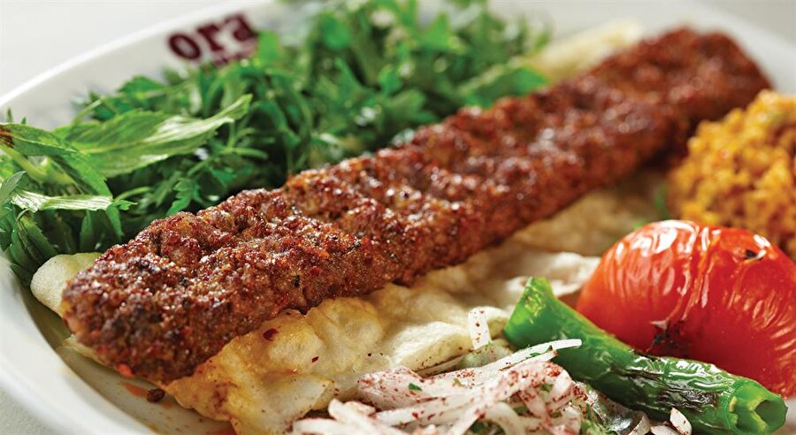 Kebap olmadan asla!

                                    Tüm dünyayı gezebilirsiniz, bin bir çeşit yemek yiyebilirsiniz ancak tadına baktığınız yemeklerin hiçbiri bir Türk lezzeti kadar iyi olamaz!
                                