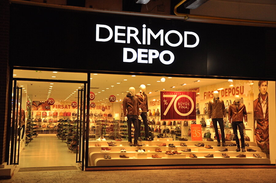 Derimod

                                    1974 yılında Zeytinburnu'nda 4 dikiş makinesi ve 10 çalışan ile kurulan Derimood, kurulduktan 8 yıl sonra Los Angeles'da bir mağaza açmıştır.
                                