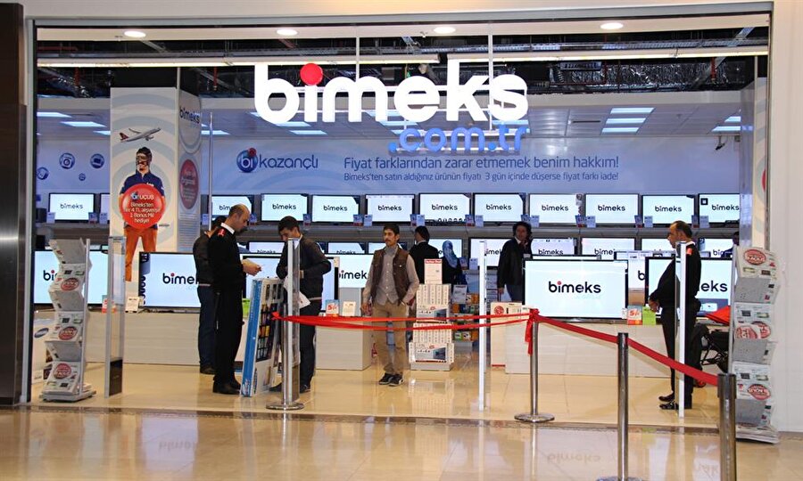 Bimeks

                                    Kadıköy Mühürdar'da 80m2'lik bir dükkanda ticarete başlayan Bimeks, Türkiye'nin ilk Teknoloji Perakendecisi'dir.
                                