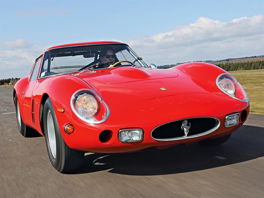 3 litre kapasiteli V12 motora sahip 300 beygir gücündeki aracı 1965 yılında günümüzün parasıyla yaklaşık 33.500 dolara alan Fabrizio Violati, 49 sene boyunca aracın tek sahibi oldu.