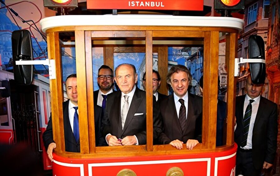 Açılışı dün yapıldı
Dünyanın ünlü balmumu heykel müzesi markası Madame Tussauds, 21'inci merkezini İstiklal Caddesi üzerindeki Grand Pera binasında açtı. Açılışa, İstanbul Büyükşehir Belediye Başkanı Kadir Topbaş, Beyoğlu Belediye Başkanı Ahmet Misbah Demircan, Madame Tussauds İstanbul Grup Genel Müdürü Sarper Hilmi Suner ve çok sayıda davetli katıldı. 