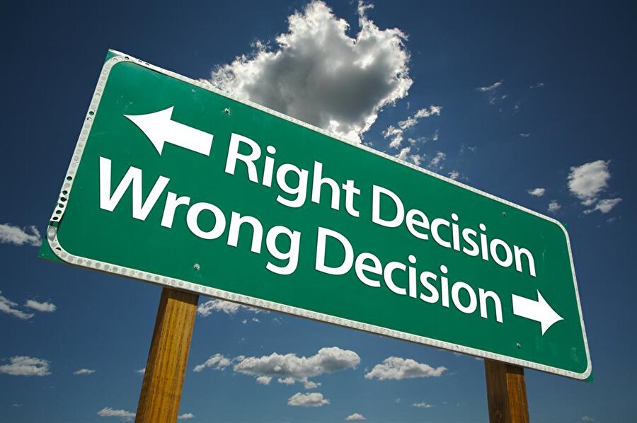 Büyük bir grubun bir bilgiyi ya da olayı yanlış aktarmasından kaynaklanan kitlesel bir yanılsama da diyebiliriz.