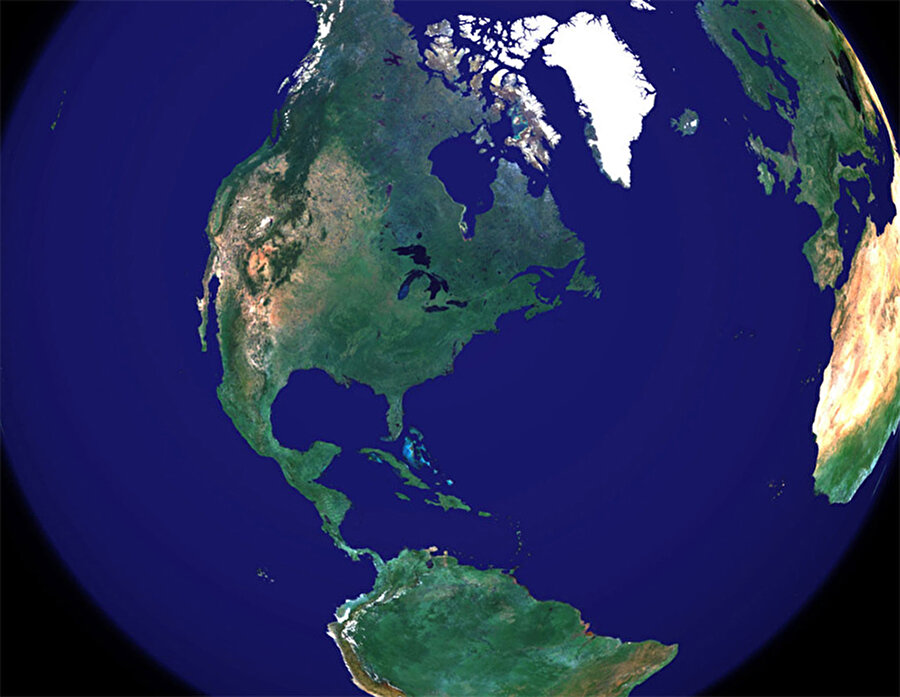 Güney Amerika'yı Kuzey Amerika'nın biraz sağında gösteren genel haritalara rağmen Kuzey Amerika ve Güney Amerika aynı hizadadırlar

                                    
                                