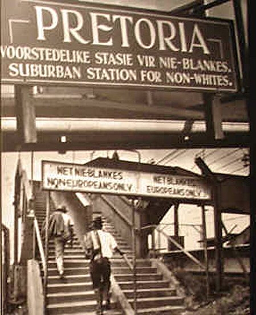 
                                    "Beyaz olmayan" Güney Afrikalıların kullandığı metro.
                                