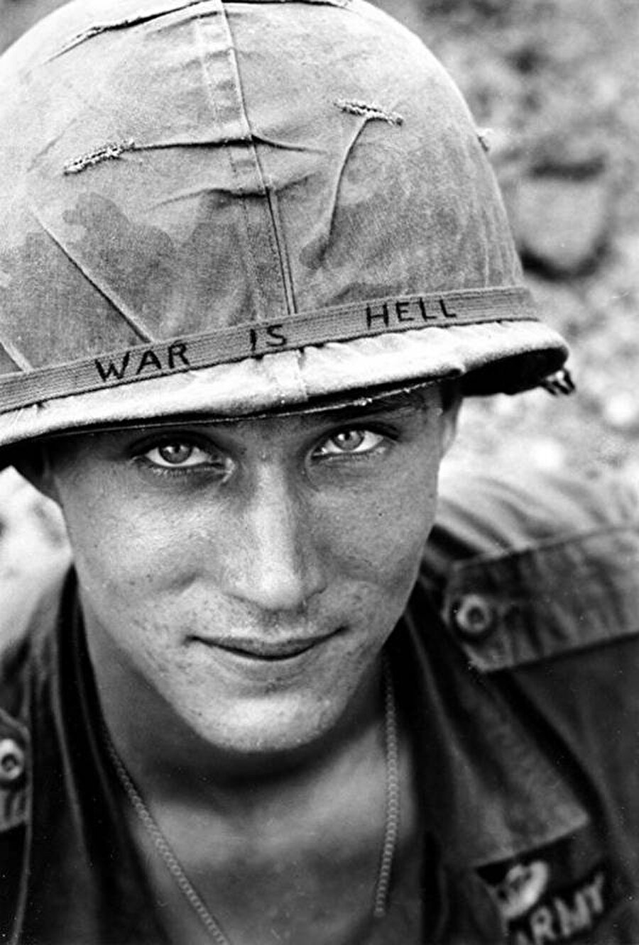 
                                    Vietnam'da savaşan bir asker.
                                