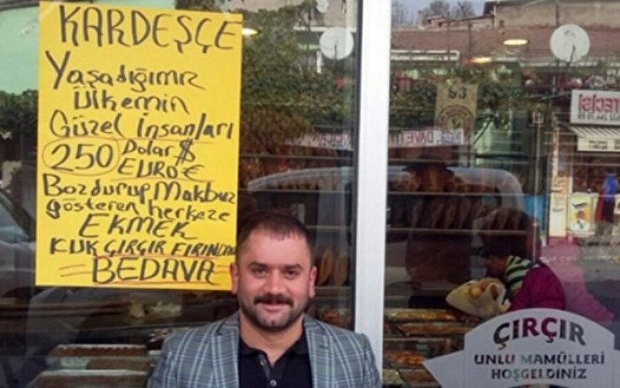 250 Dolar bozana ücretsiz ekmek

                                    
                                    
                                    
                                    
                                    
                                    Eyüp Alibeyköy'de fırın sahibi Gökhan Kuk, Türk parasının değerlenmesi için 250 dolar ve euroyu bozdurup, makbuzunu getiren vatandaşlara ücretsiz ekmek veriyor.

	
	

                                
                                
                                
                                
                                
                                
