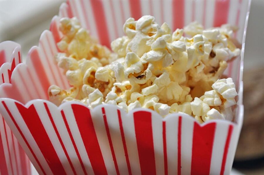 Patlamış Mısır

                                    
                                    Kim inanırdı patlamış mısırın bu listede yer alacağına? 2 tatlı kaşığı tereyağı ile 2 su bardağı patlamış mısırın toplam kalorisi 95. Diyet yapanlara müjde! Az kalorili patlamış mısırla abur cubur özleminiz sona erecek!
                                
                                