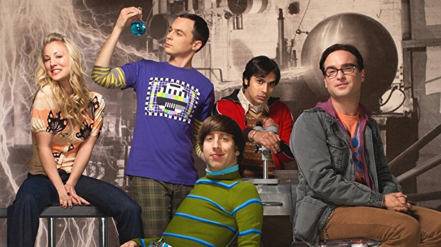 The Bing Bang Theory 

                                    Bugün halen daha yayında olan dizi; birbirleriyle aynı evde yaşayan 4 farklı kültür ve millete sahip arkadaş ile onların komşuları arasında yaşanan olayları komik bir olayla anlatmaktadır. Her birinin sahip olduğu kişisel karakteristik özellikleri yaşanan hikayelere de etki etmektedir. Tüm bu farklılıklara rağmen uyumla yaşayabilmektedirler.
                                