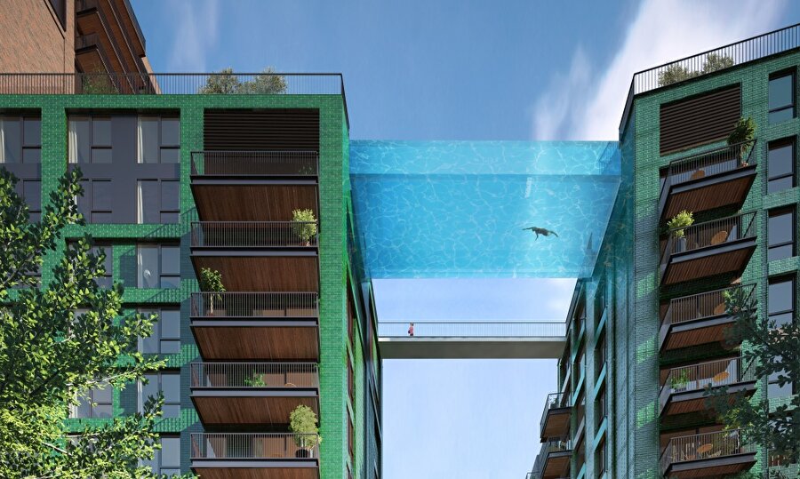 Londra'da iki bina arasında askıya alınmış havuz

                                    
                                    
                                
                                