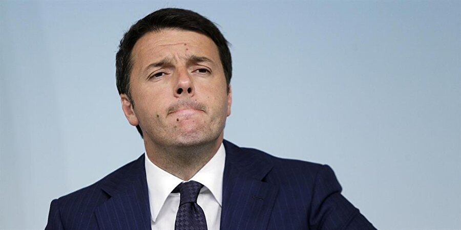 Matteo Renzi 
İtalya'nın genç ve dinamik solcu Başbakanı Matteo Renzi kendisine fazla güvenip köklü anayasa değişikliği için halka gidince bozguna uğradı ve istifasını verdi.