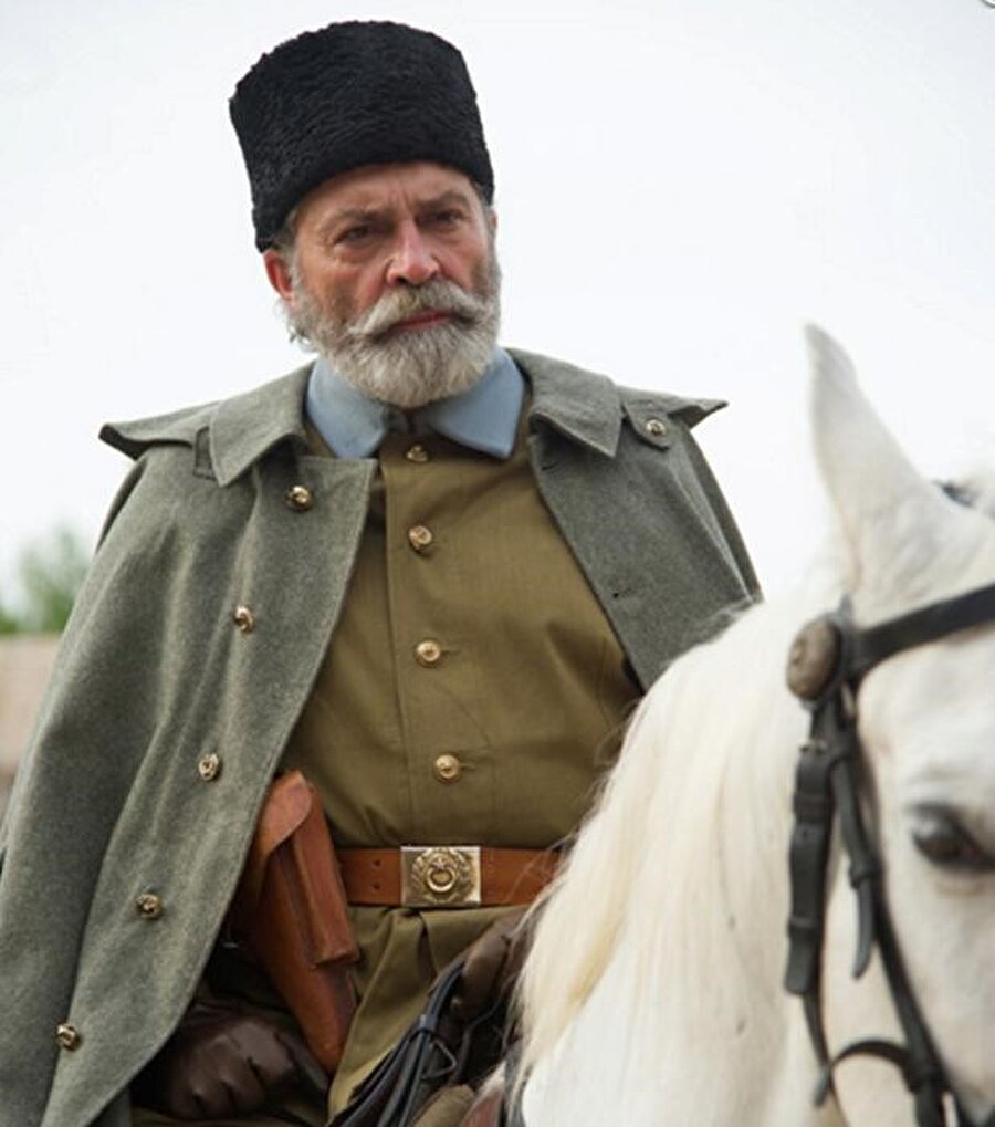 Haluk Bilginer "Halil Bey" rolünde.

                                    Jeff Stockwell'in senaryosunu yazdığı filmde, Haluk Bilginer "Halil Bey" rolünü oynuyor.
                                