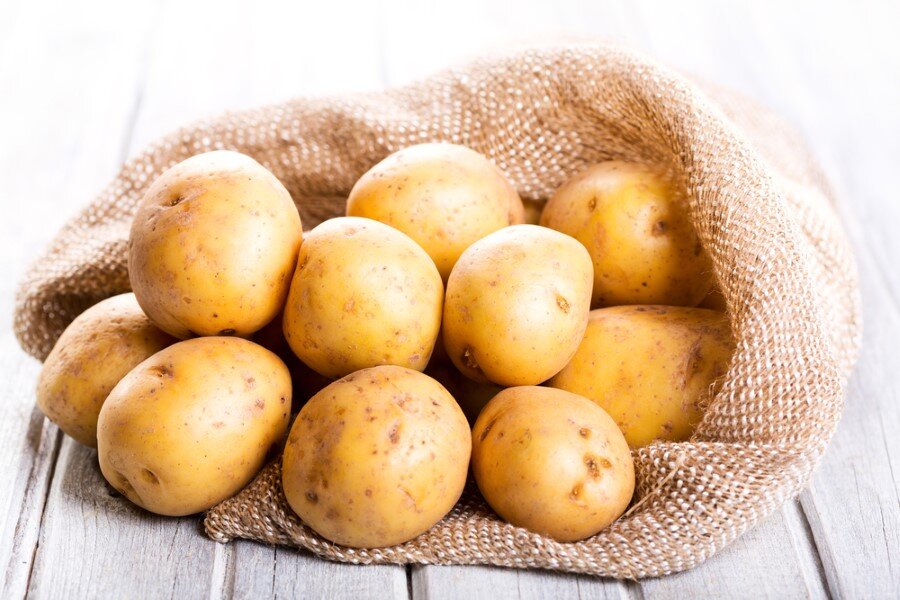 
                                    



Çiğ patatesler genellikle dondurucuda siyahlaşır, bu yüzden serin ve kuru bir yerde tutulması gerekmektedir. Patates püresini ise 4-6 aya kadar dondurabilirsiniz.
                                