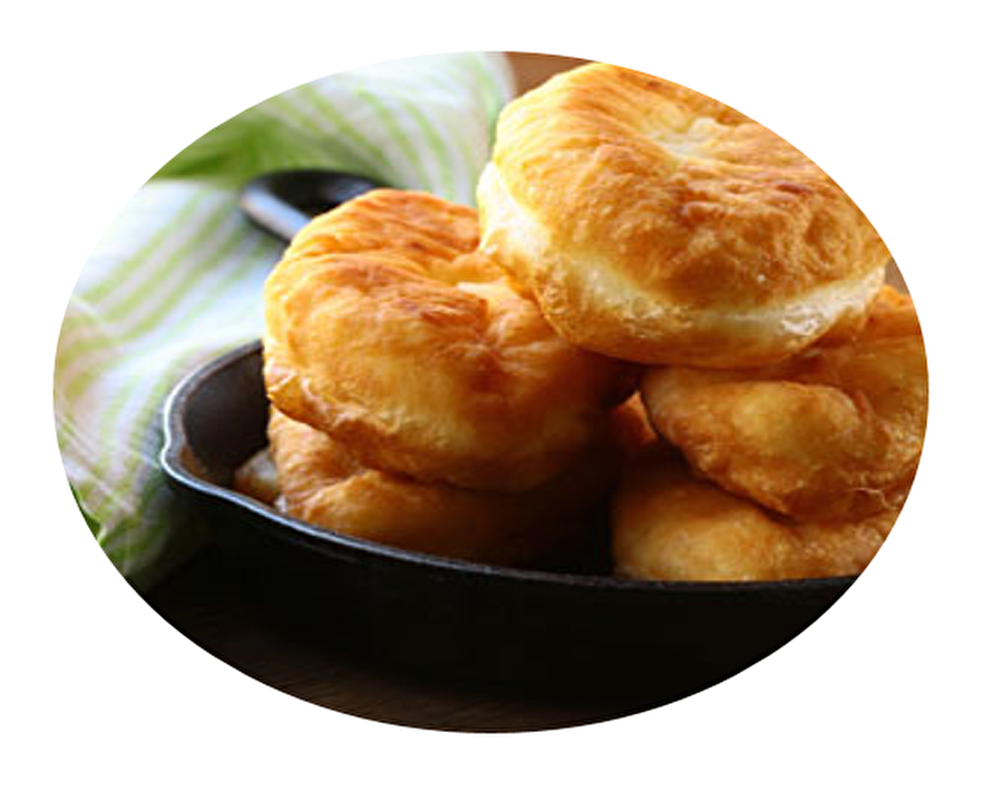 Bir efsaneydi, efsaneydi seninle beraber olmak; Pişi

                                    
                                    
                                    Okuldan dönersin, güleryüzüyle kapısını açar, seni kucaklar. Eve ne tok ne aç gelirsin. Muhtemelen saat 4-5 civarıdır. Kışsa hava kararırken, yazsa ikindi vakti. Sabah alelacele yapmak zorunda kaldığın ama şimdi keyif almanı istediği o kahvaltı sofrasını kurar, minik minik pişilerini kızartır. Sıcak sıcak servis eder. Yanında da bir güzel çay. Peçeteyle eline tutuşturur. Yedikçe yersin. 
                                
                                
                                