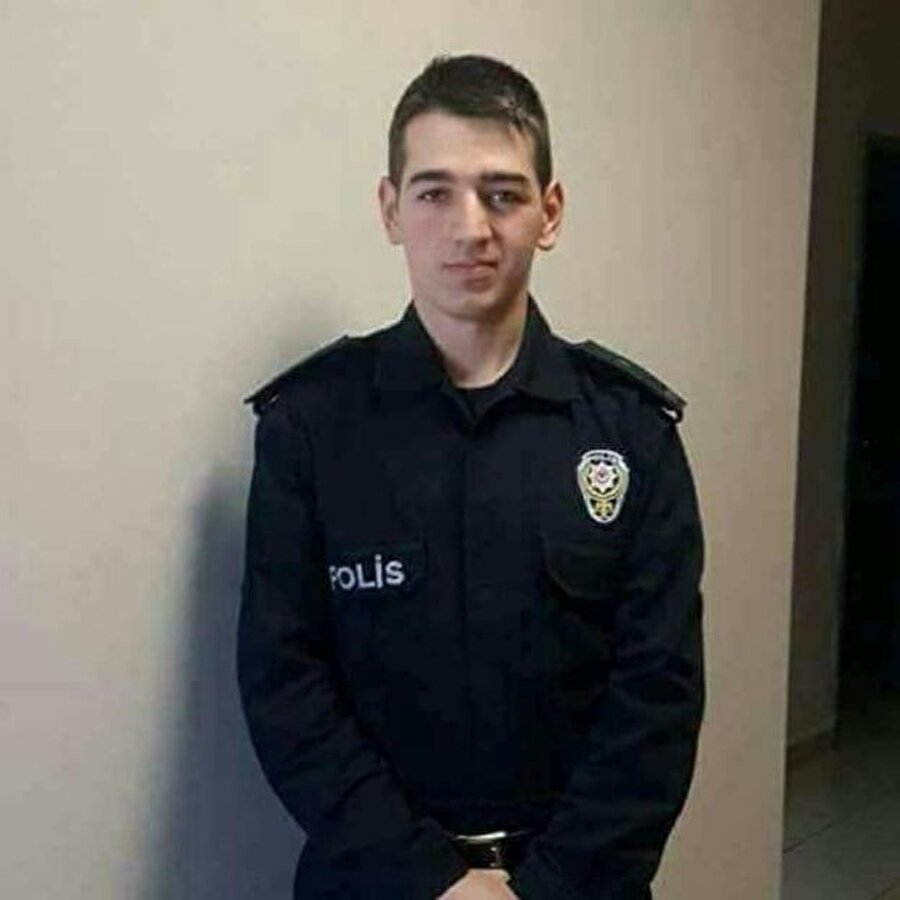 Göreve 3 ay önce başlamıştı 
Göreve 3 ay önce başlayan Mehmet Zengin, henüz 21 yaşındaydı. 
Çorumlu polis memuru da Cumartesi akşamı statta maç için görevlendirilen çevik kuvvet polislerinden biriydi ve terör onu da aldı. 
Ölüm haberini kuzeni Emine Zengin ve ev arkadaşı polis memuru Hüseyin Yücetaş sosyal medya üzerinden duyurdu.

