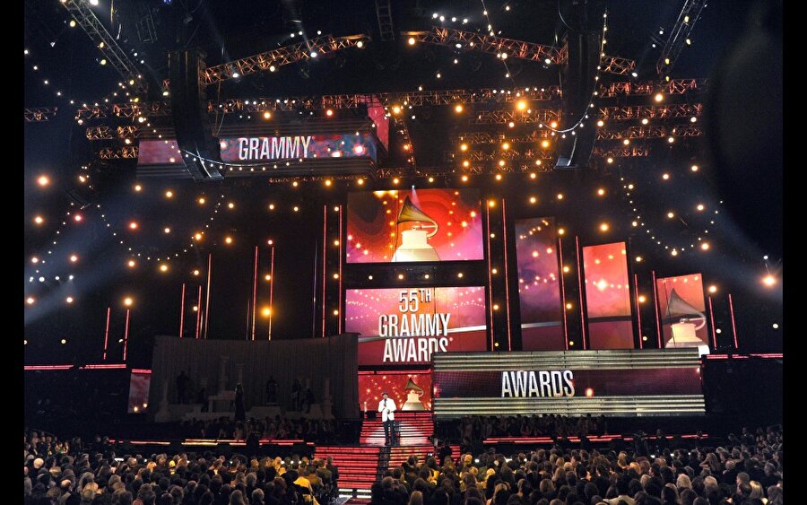 Grammy sahnesinde bir Türk konseri
Megastar'ın sahne alacağı New York'taki salonda, Lopez ve Rihanna müthiş konserlere imza atmış ve Grammy Ödül Törenleri düzenlenmişti.