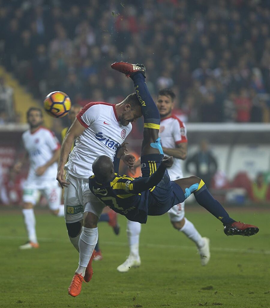 Bülent Yavuz

                                    
                                    Moussa Sow'un hareketi faul, golün iptali doğru karar
                                
                                