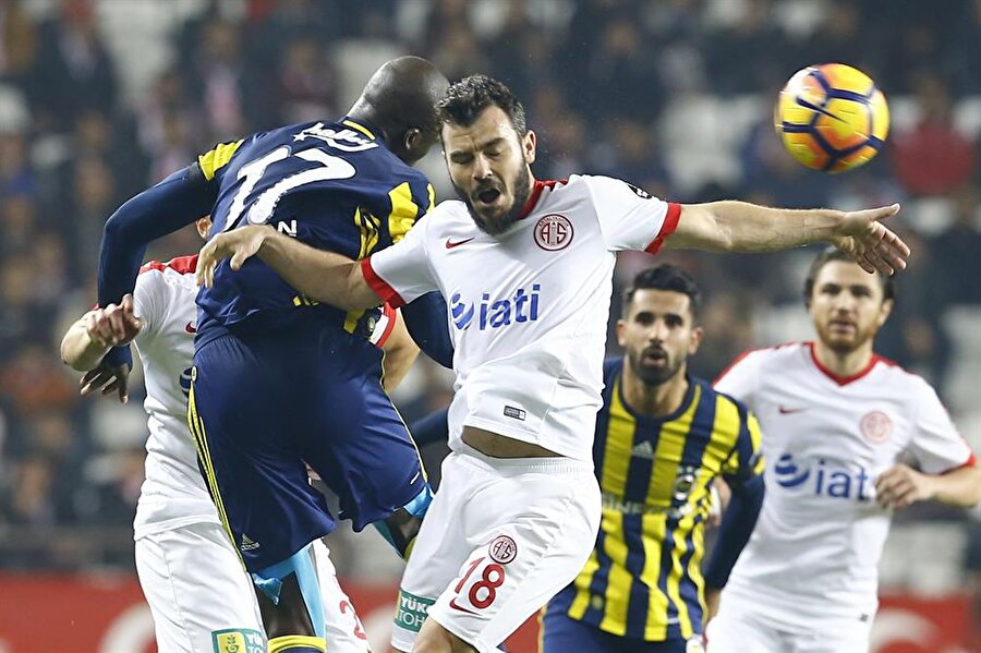 Hakkı Yalçın
Sow'un harika golünü iptal eden düdüğü. Dünyanın her ülkesinde gol. Çünkü Sow'un vuruşundan sonra rakibin kafası uzanıyor.