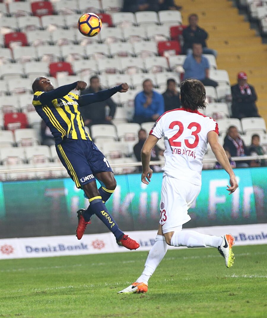 Ömer Üründül

                                    
                                    Bu arada Sow yine bir röveşata ile ağları buldu. Ama hakem Cüneyt Çakır faul gerekçesiyle golü saymadı. Büyük itirazlara neden olsa da karar doğruydu.
                                
                                