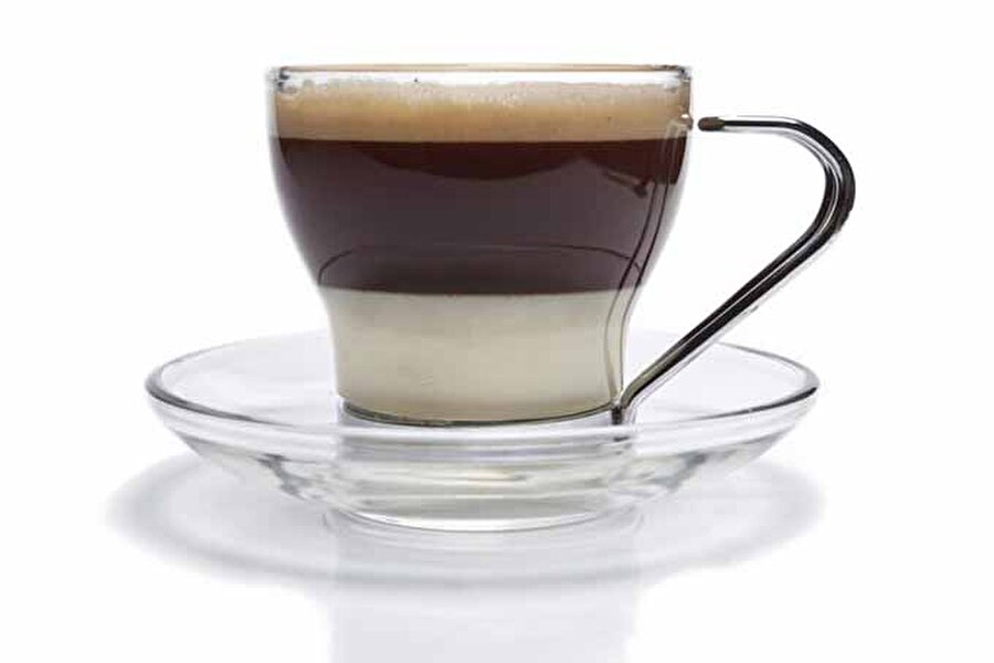  Cafe Bombon + İspanya

                                    
                                    Tatlandırılmış sütün yavaşça kahvenin içine dökülmesi ile iki ayrı katman halinde servis edilen kahvedir. Adı üstünde 'bonbon' kadar şekerlidir. 
                                
                                