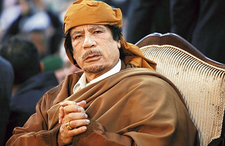 Libya devrik lideri Muammer Kaddafi

                                    
                                    
                                    
                                    
                                    
                                    Libya'nın devrik ve öldürülen eski lideri Kaddafi'nin en büyük fobisi kapalı alanda kalmaktı. Kaddafi bu nedenle nereye giderse gitsin yanında Bedevi tipi çadırını da taşıyor ve açık havada konaklamayı tercih ediyordu.
                                
                                
                                
                                
                                
                                