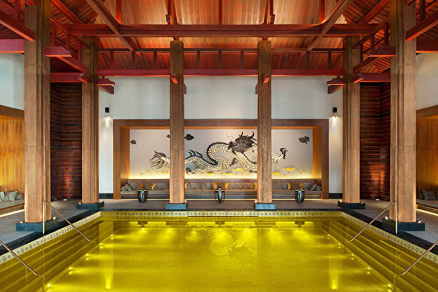 The St. Regis Lhasa - Çin

                                    
                                    
                                    Hem sıcak hem altın sarısı bir havuz düşünün. Gerçek altın fayanslardan üretilen havuzda, gerçek yüzme deneyimi için 32 ° C'ye kadar ısıtılan tuzlu su kullanılıyor.
                                
                                
                                